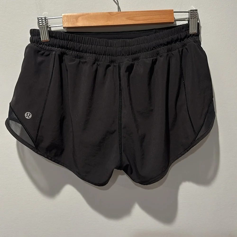 Lululemon Hotty Hot Lined Shorts 2.5" Size 8 Reg Style: W7AGUR - Picture 4 of 12